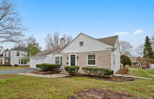 152 South Evanslawn Avenue - 152 South Evanslawn Avenue, Aurora, IL 60506