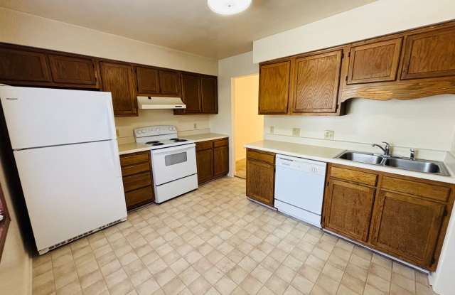 4 Bedroom 3.5 Bath Townhouse Gallery 3
