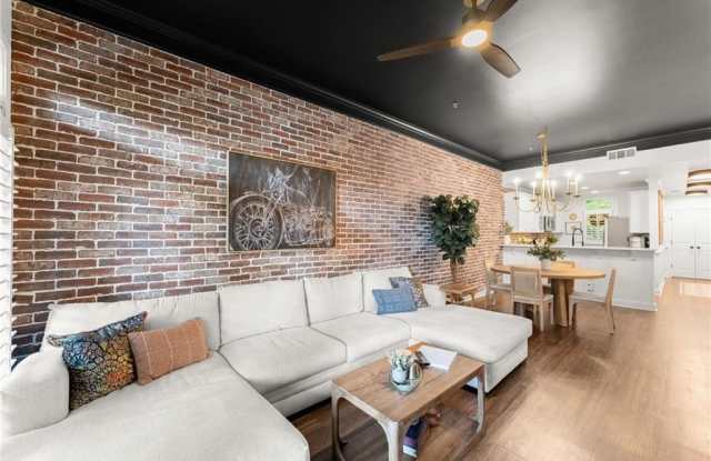812 Creek View Lane Gallery 2