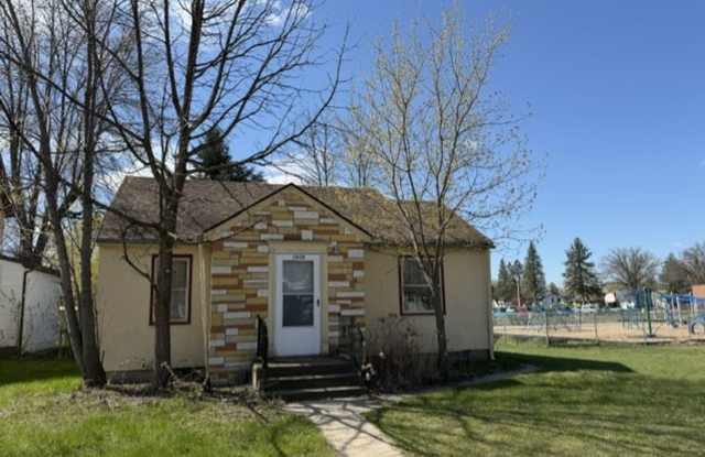 Cozy 2 bedroom house w/ garage photos photos
