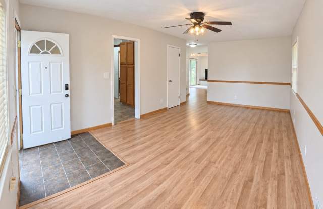 Spacious 3-Bedroom Home + Bonus Room | Huge Fenced Yard & Garage | North Lincoln Gallery 3