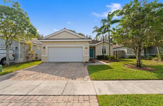 3448 NE 1st St photos photos