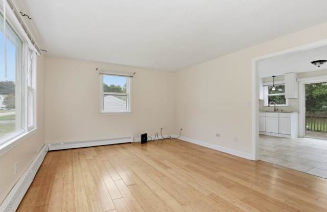 7 Boardman Ln. Gallery 3