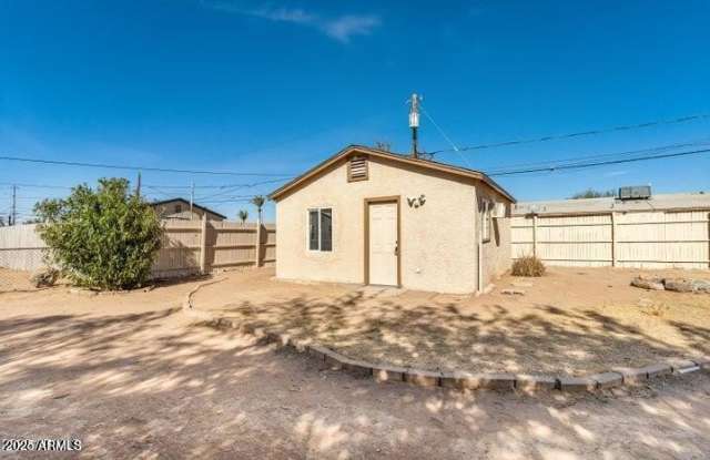 414 1/2 W 9th Street photos photos