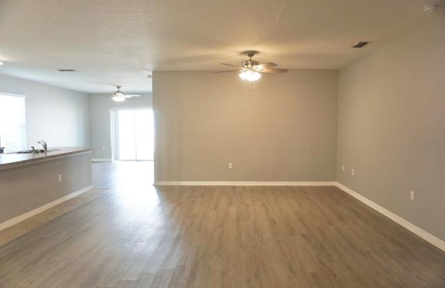 Lake Smart Estates - Community Pool Gallery 4