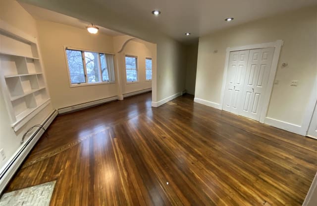 21 BEVERLY PL - 21 Beverly Pl, Edgewater, NJ 07020