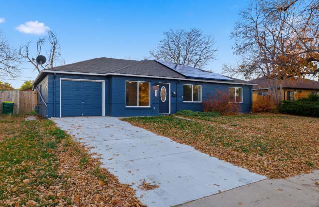 Beautiful 3 Bedroom, 2 Bath Home With Great Backyard! - 971 Ursula Street, Aurora, CO 80011