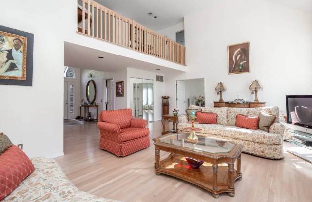 2784 Deerfield Road Gallery 3