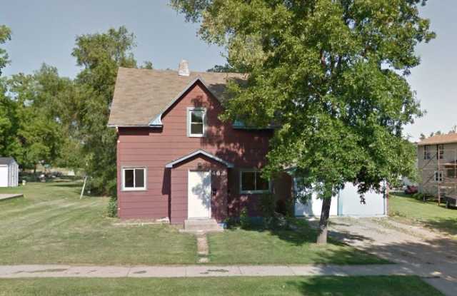 462 7th Ave NW - 462 7th Avenue Northwest, Valley City, ND 58072