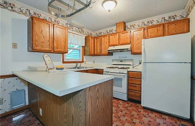 Room in 3 Bedroom Home at Sanderson Dr photos photos