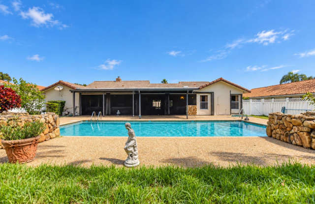 Spacious 4-Bedroom Home with Private Pool in Deerfield Beach Gallery 3