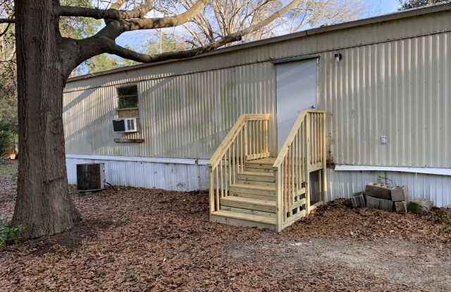 APPROVED SECTION 8 VOUCHERS ONLY! 2 Bedroom Home in Aiken! - 45 Sandy Lane, Aiken County, SC 29801