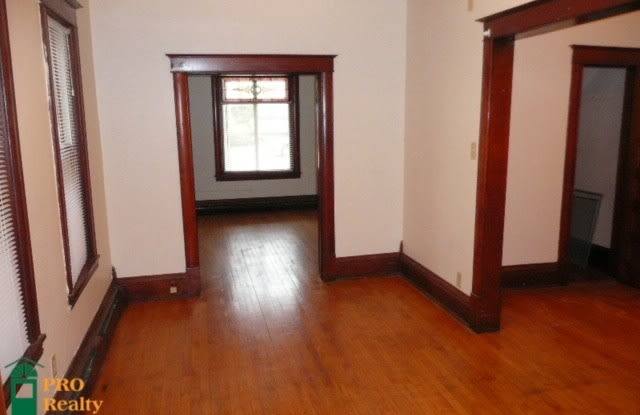 260 Irving Ave N #1 Gallery 2