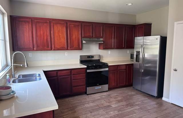 Perfect 4 Bedroom / 2.5 Bathroom Riverside Home in Gated Community near 60/215/91 Gallery 3