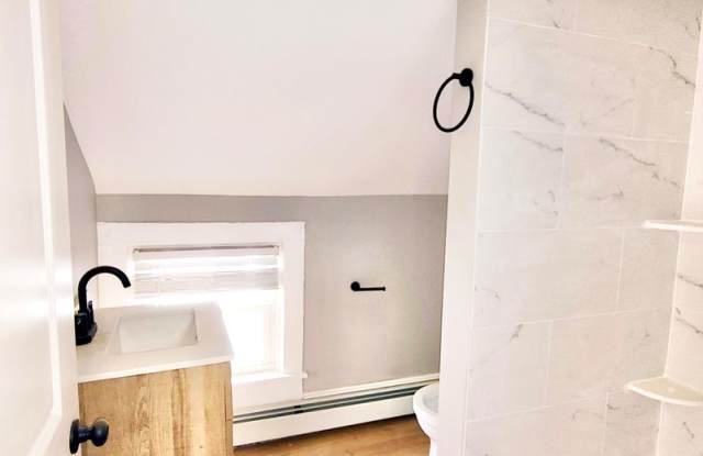 ****Pawtucket/Woodlawn Single Family - $2,895**** Gallery 4