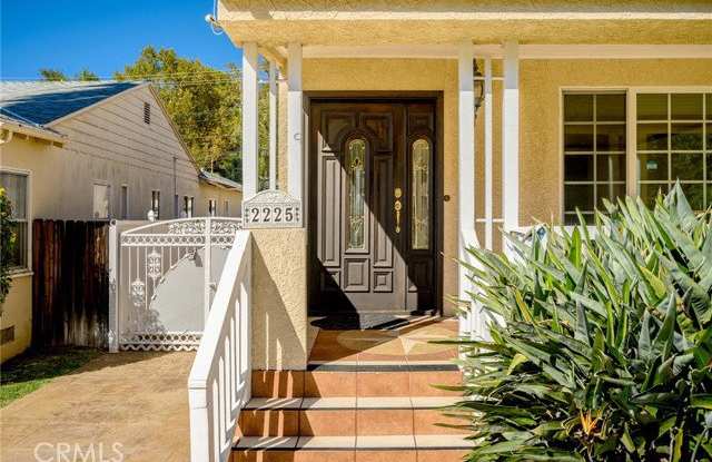 2225 East Glenoaks Boulevard Gallery 3