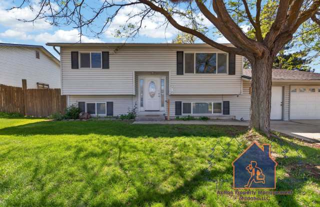510 Elmwood, 2 photos photos