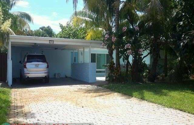 736 SE 9th Ave - 736 Southeast 9th Avenue, Deerfield Beach, FL 33441