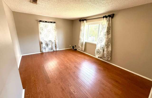 Charming 2-Bedroom Home with Flex Room & Gated Entry Gallery 4