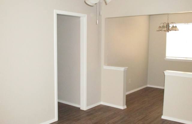 809 N Janeway Ave Gallery 3