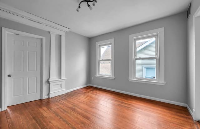 33 Giles st, 3rd fl - 33 Giles Street, Waterbury, CT 06704