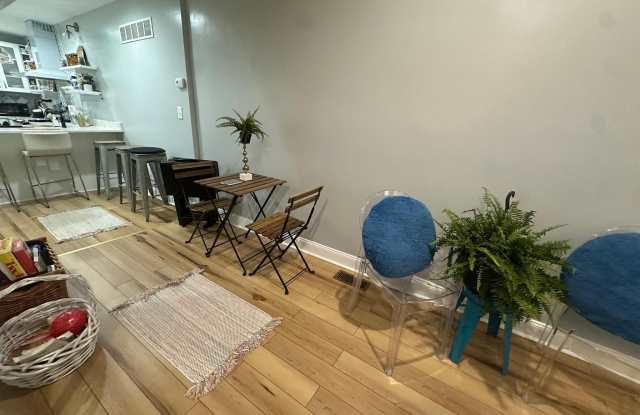 2512 NICHOLAS Street Gallery 3