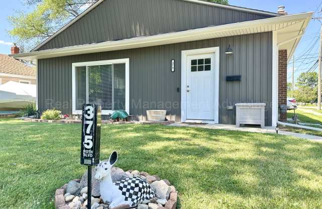 Rare Clawson Ranch – Fully Updated, Open Concept, Finished Basement  Prime Location photos photos
