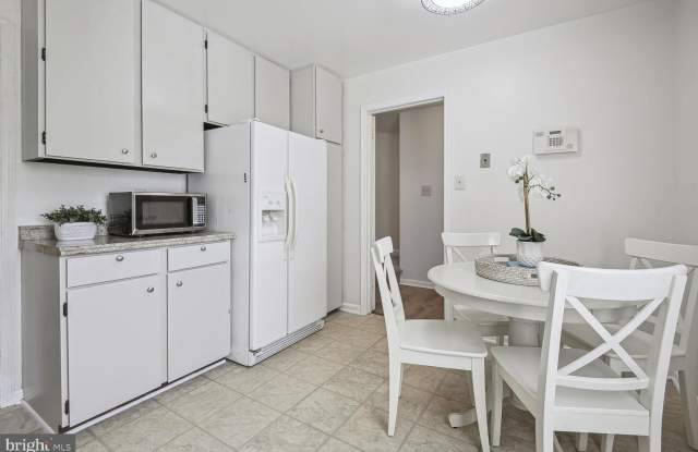 8077 POWDERBROOK LANE Gallery 4