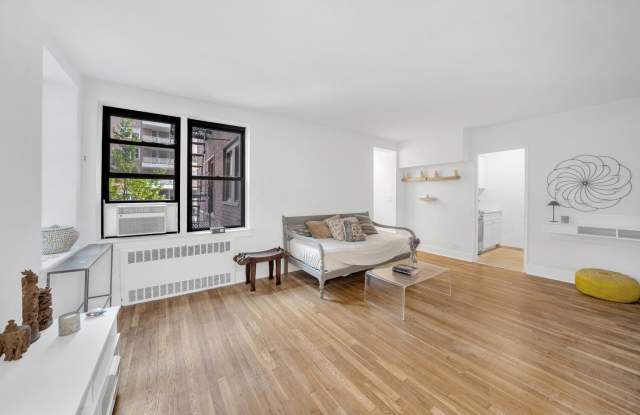 54 East 8th Street Gallery 1