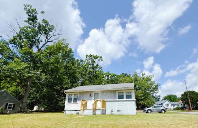 Amazing 2 bedroom 1 bath house available now! Gallery 3