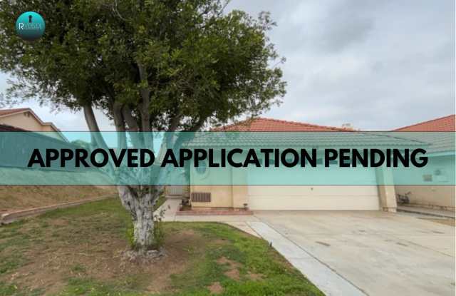 DISCOVER YOUR IDEAL RENTAL HOME IN RIVERSIDE, PERFECTLY SITUATED ON THE BORDER OF CORONA!! COMMUNITY POOL!! - 3518 4 Seasons Road, Home Gardens, CA 92503
