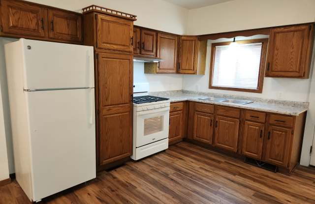 416 3rd St Nw - 416 3rd Street Northwest, Independence, IA 50644