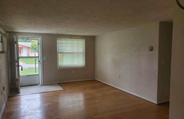 Tenant Ready!  1 Bedroom Home in Beverly Hills Gallery 1