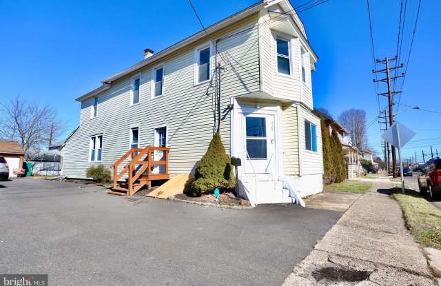 929 BORDENTOWN ROAD - 929 Bordentown Road, Burlington, NJ 08016