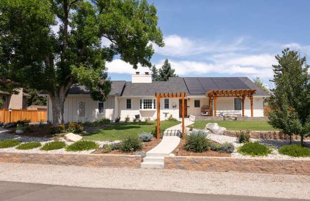 5 Bedroom 2.5 Bath Retreat in Prime Arvada Location photos photos