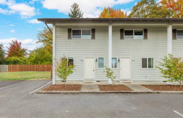 END UNIT!! 2 BEDROOM  1 .5 BATH TOWNHOUSE photos photos