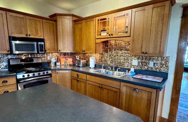 Timeless Elegance with Old-World Charm – A Home That Takes You Back in Time Gallery 3