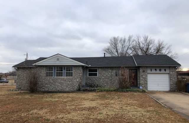 3 bdrm plus bonus roo. Section 8 is ok photos photos 3 bdrm plus bonus roo. Section 8 is ok photos photos