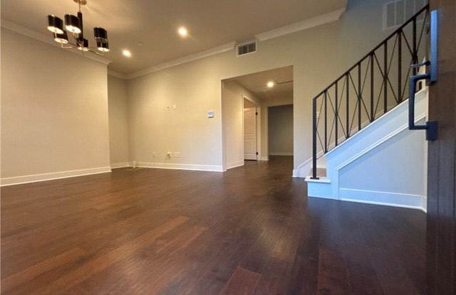 909 Arcadia Avenue Gallery 2