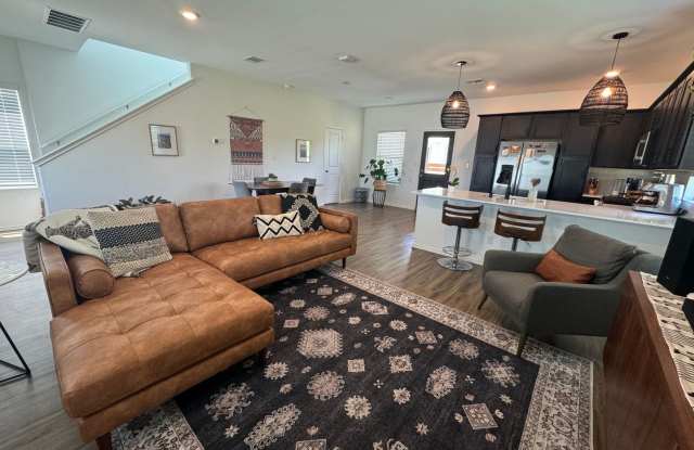 Charming 2BR House in Leander Gallery 3
