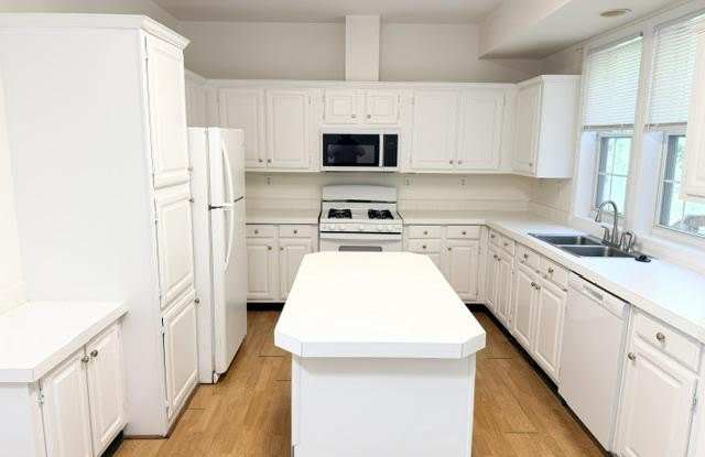 7500 COVE POINT Way Gallery 2