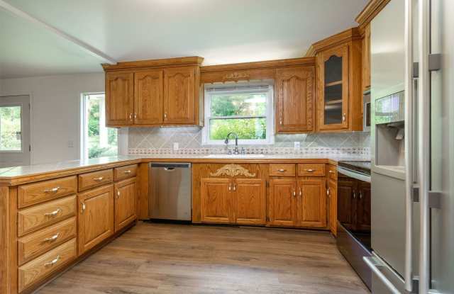 Rental Home in Hollister MO 3 bedroom 3 bath home with garage and fenced yard photos photos