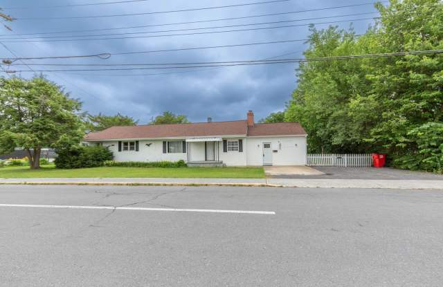 2 Bed, 1 Bath, Single Family Home in Ranson, WV photos photos
