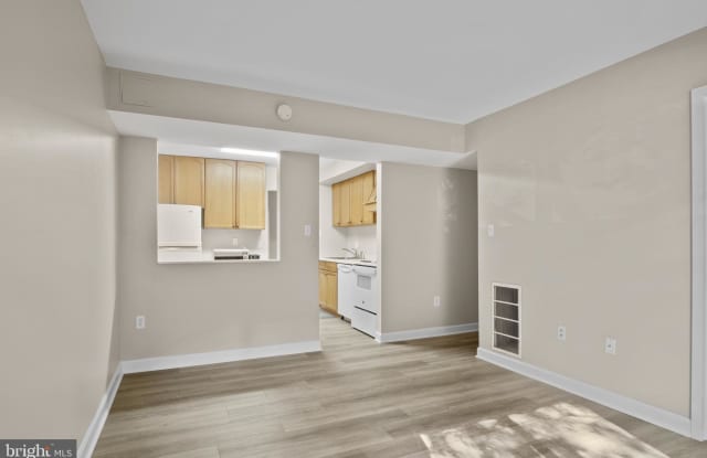 1723 IVY OAK SQUARE Gallery 4
