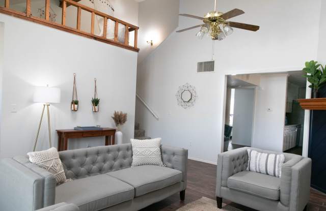 Charming 2-Bedroom, 2-Bathroom Townhouse in Western Plateau Gallery 3