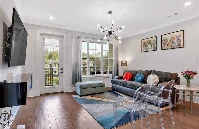 Room in 2 Bedroom Home Atlanta Gallery 1