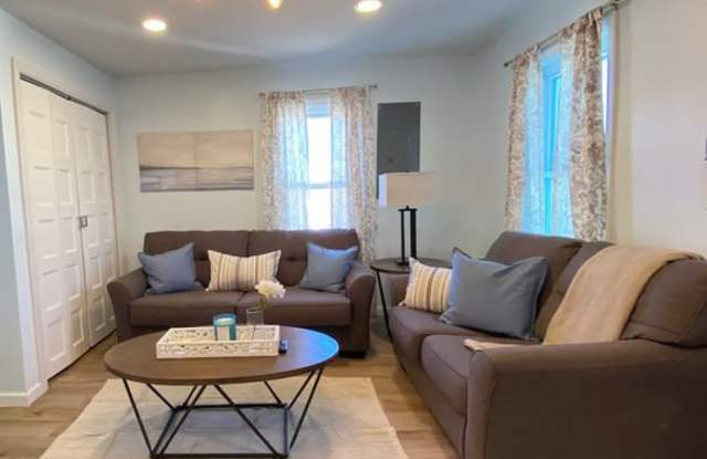 736 S Burlington Ave Apt FVS21JNV Gallery 3