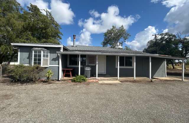 2 Bedroom Home for Rent in Redding CA | Yard, Fireplace, Pet Friendly photos photos