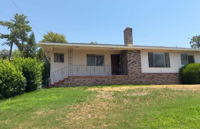 Charming 3-bedroom, 2-bathroom home is nestled in the scenic hills of Oroville photos photos