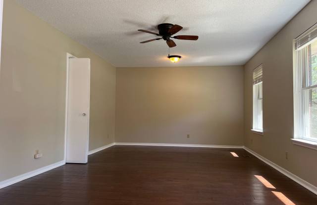 3902 Sam Peck Rd., Little Rock AR 72223 - Wonderful split level 3br 2ba just off Hwy 10 Gallery 3